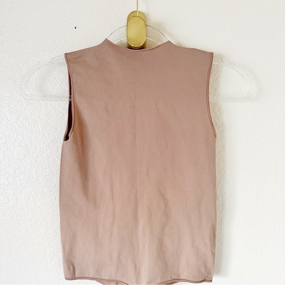 NEW Skims ESSENTIAL CREW NECK SLEEVELESS BODYSUIT size small medium - Picture 10 of 11